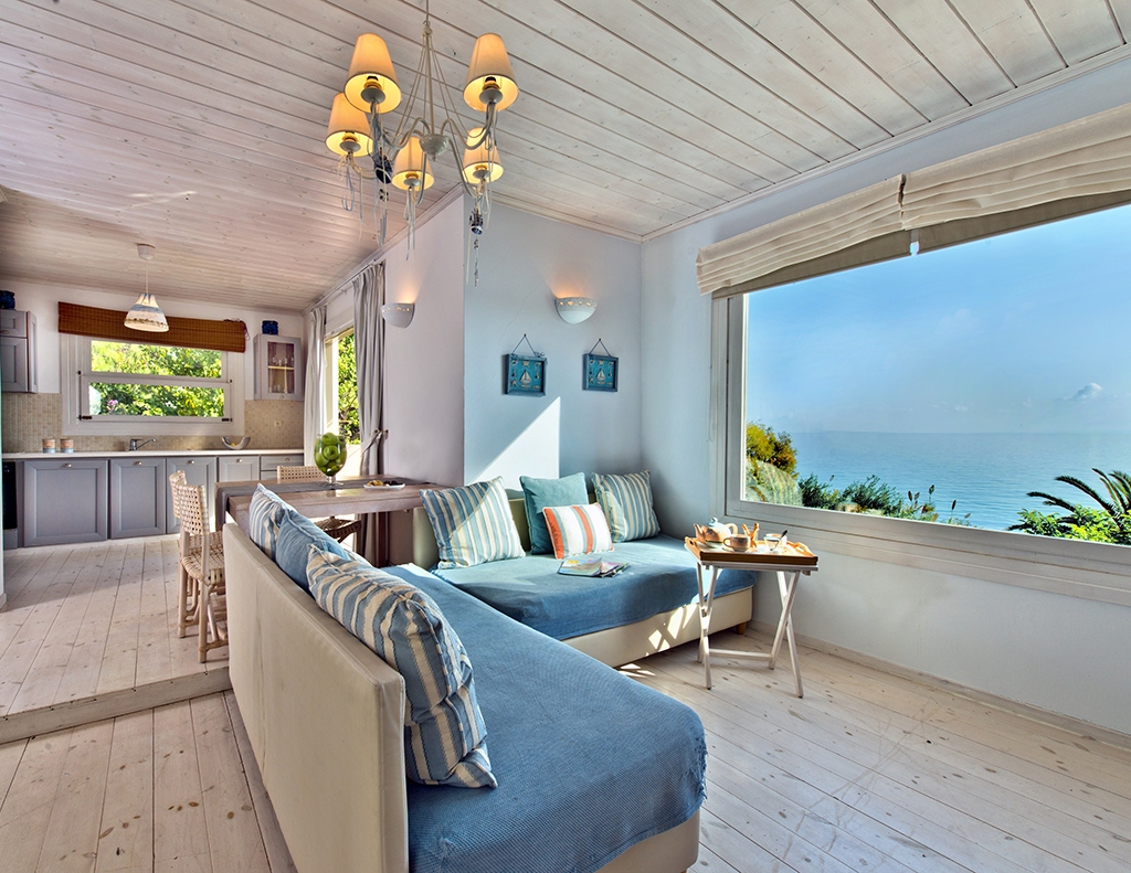 Deluxe Beachfront View Suite